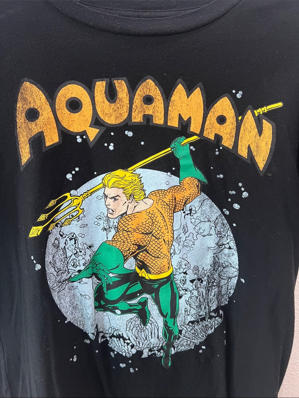 AquaMan Grapic T DC Comics Black Tee with White Circular Logo MEns Large